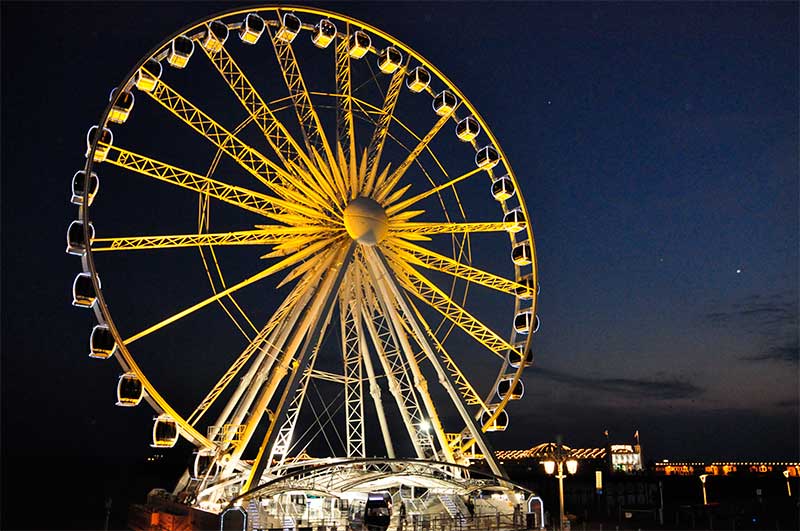 Brighton wheel lit up for Jeans for Genes Day