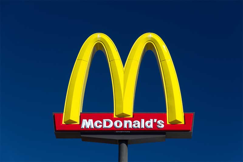 MacDonald's logo - photo: Ken Wolter, Shutterstock.com